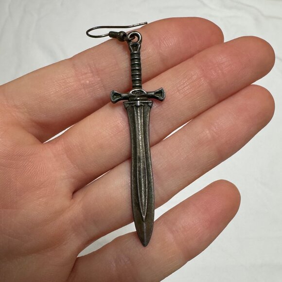 Bronze Pewter Tarnished Cast Sword Dagger Knife Earrings - Picture 3 of 3